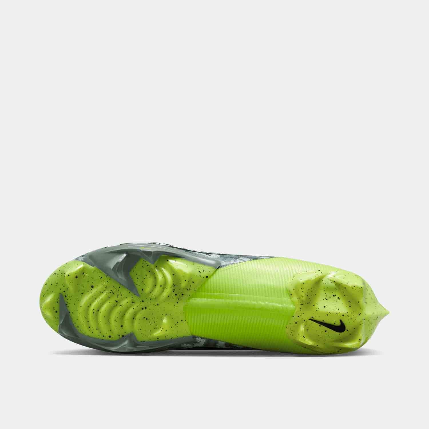 Bottom view of the Men's Nike Vapor Edge Pro 360 2 Football Cleats.