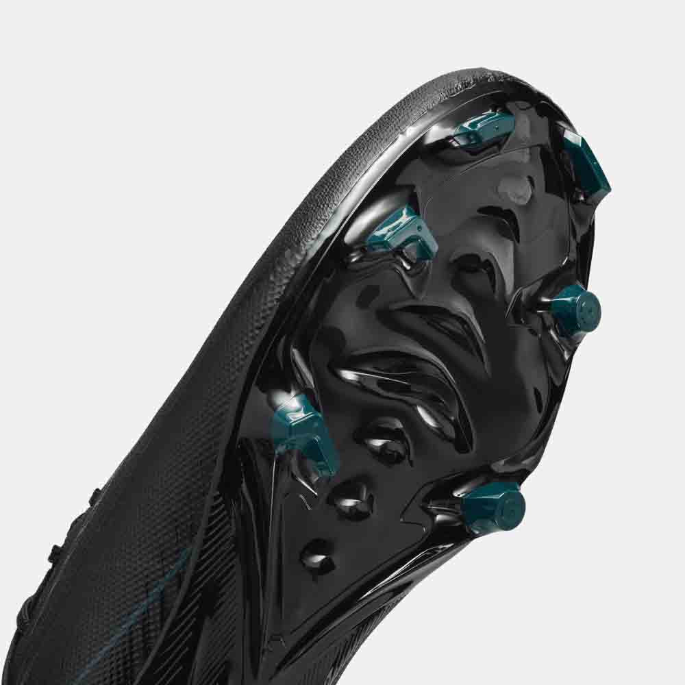 Bottom view of the Nike Mercurial Vapor 16 Academy Soccer Cleats.