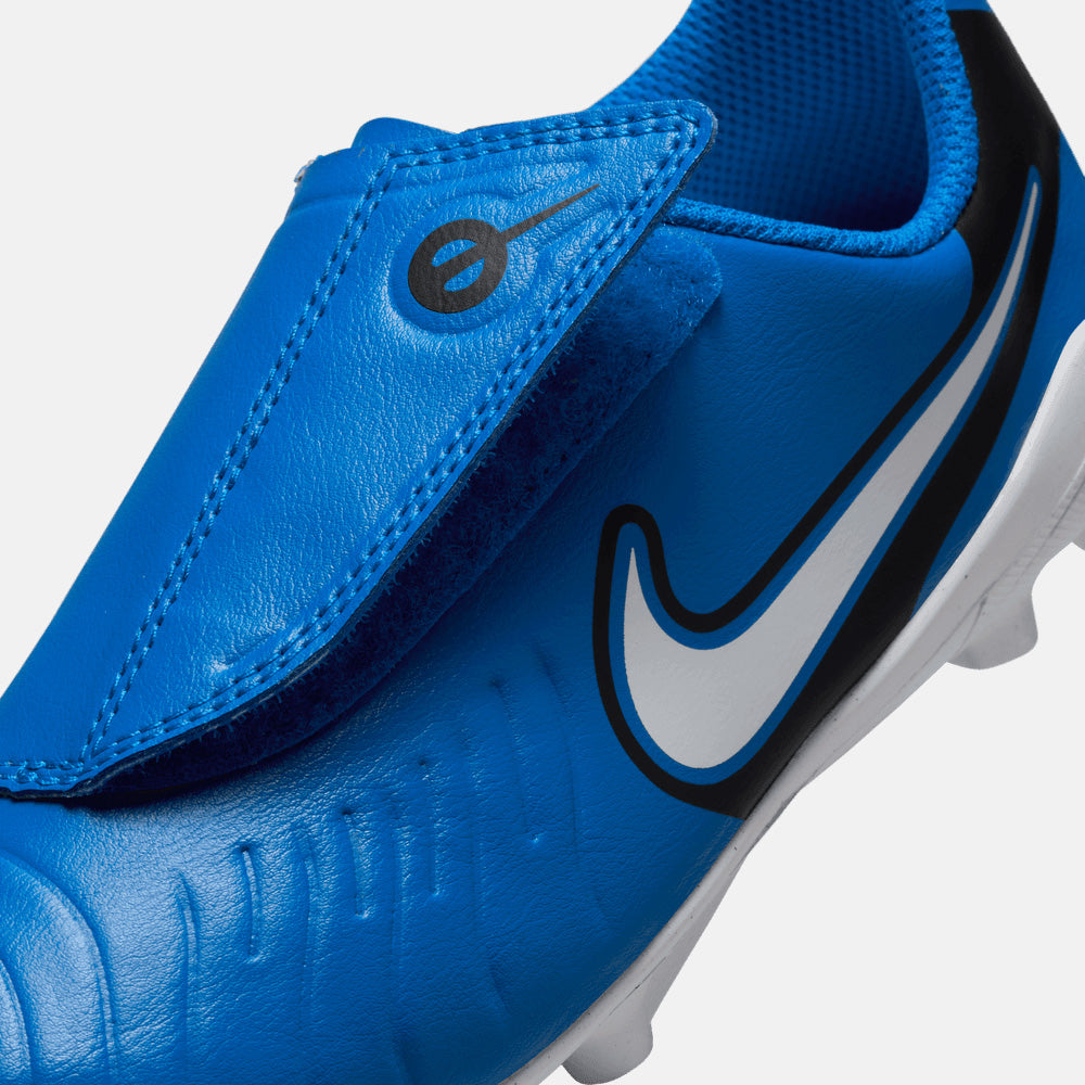 Up close, front view of the Kids' Nike Tiempo Legend 10 Club Soccer Cleats.