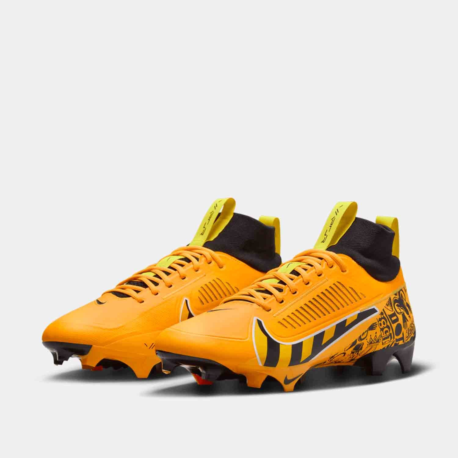 Front view of the Men's Nike Vapor Edge Pro 360 2 Football Cleats.