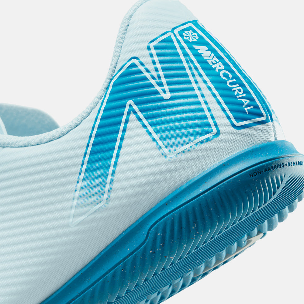 Up close, rear view of the Kids' Nike Mercurial Vapor 16 Club Indoor Soccer Shoes.