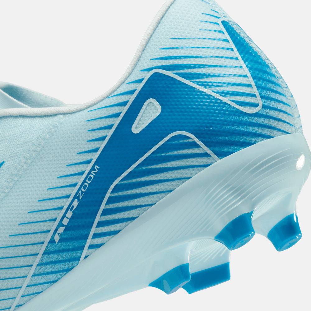 Up close, rear view of the Nike Mercurial Vapor 16 Academy Soccer Cleats.